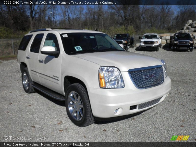 Front 3/4 View of 2012 Yukon Denali AWD