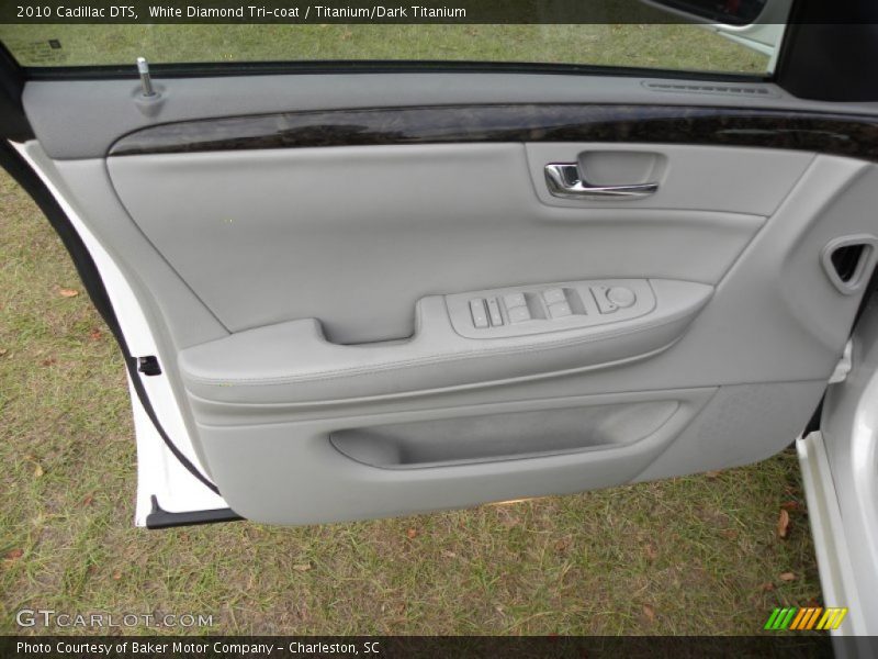 White Diamond Tri-coat / Titanium/Dark Titanium 2010 Cadillac DTS
