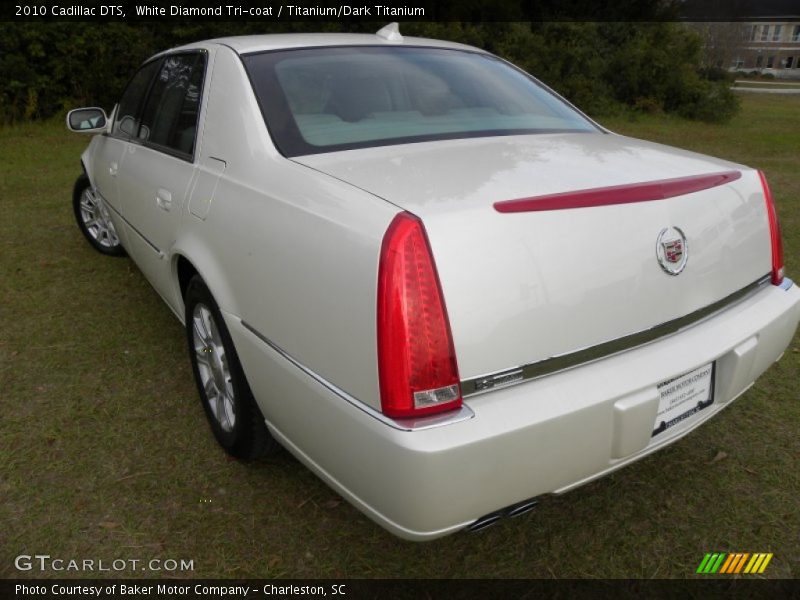 White Diamond Tri-coat / Titanium/Dark Titanium 2010 Cadillac DTS