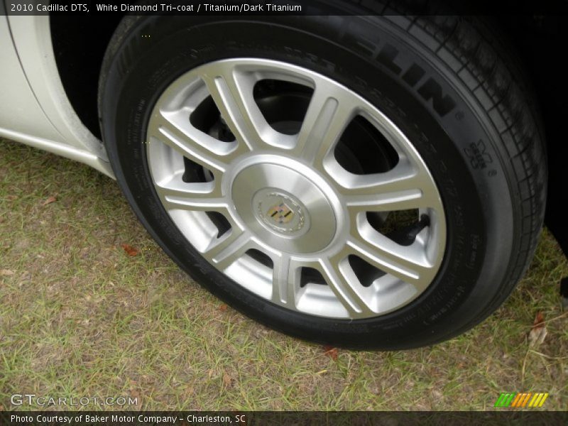 White Diamond Tri-coat / Titanium/Dark Titanium 2010 Cadillac DTS