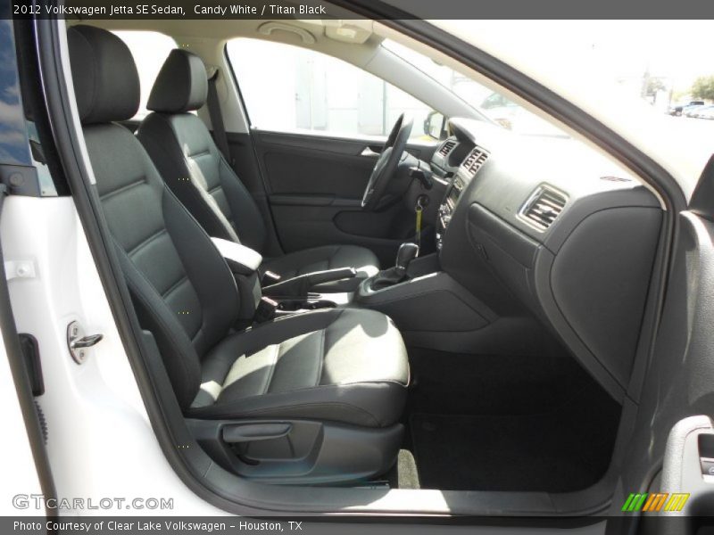 Candy White / Titan Black 2012 Volkswagen Jetta SE Sedan