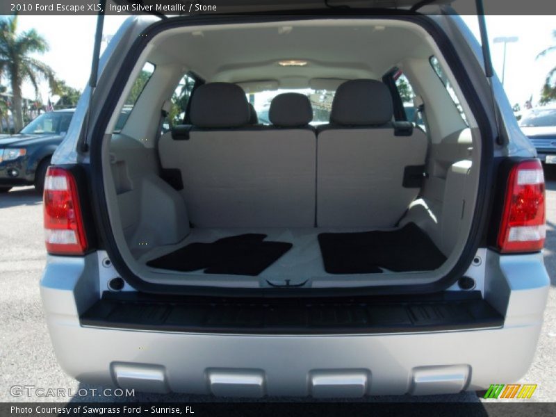  2010 Escape XLS Trunk
