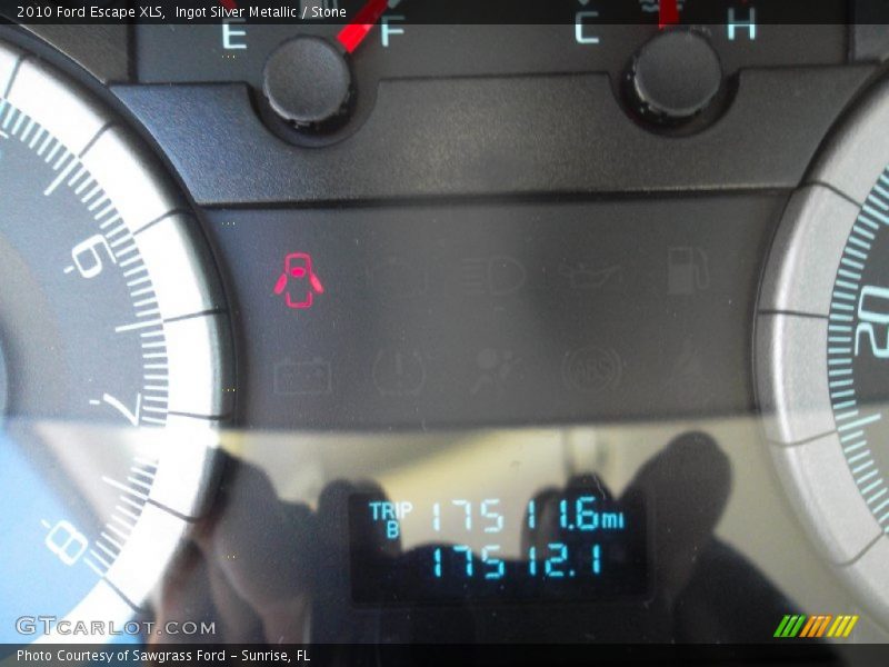 Ingot Silver Metallic / Stone 2010 Ford Escape XLS