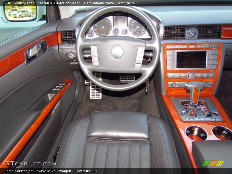 Dashboard of 2005 Phaeton V8 4Motion Sedan