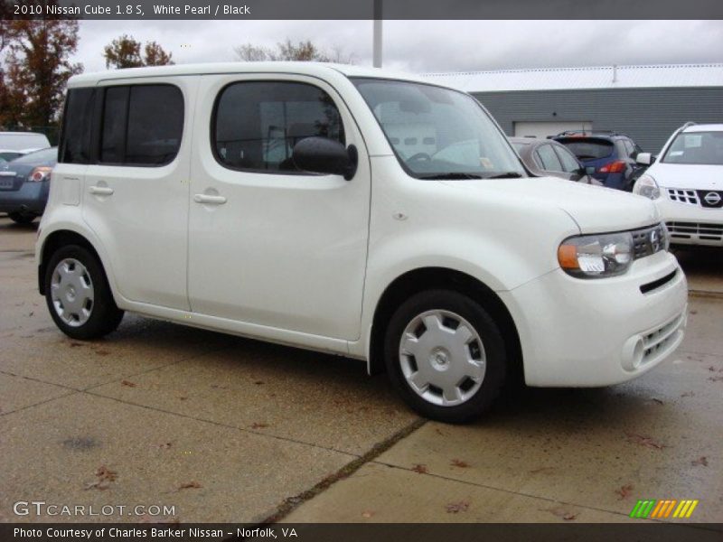 White Pearl / Black 2010 Nissan Cube 1.8 S