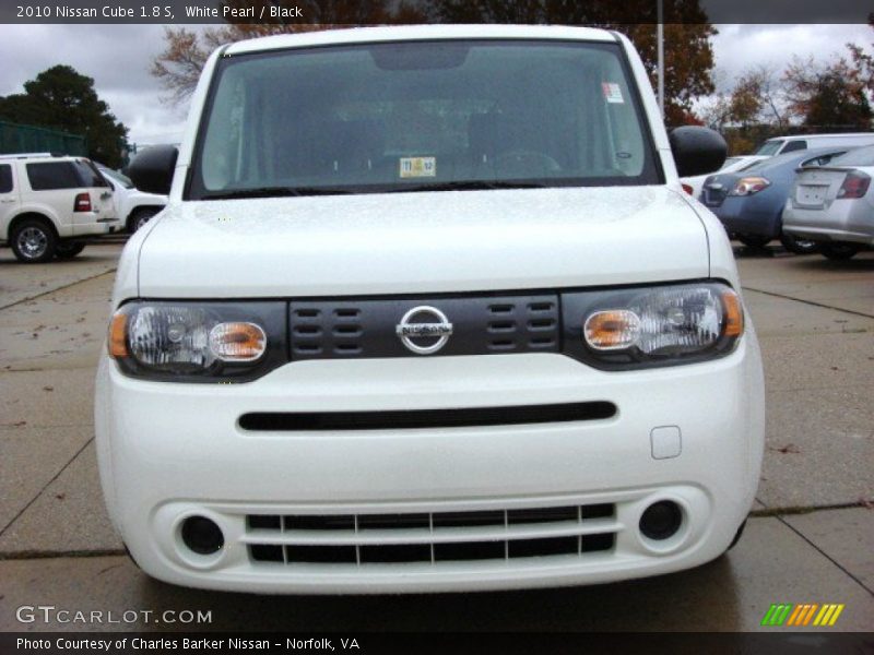White Pearl / Black 2010 Nissan Cube 1.8 S