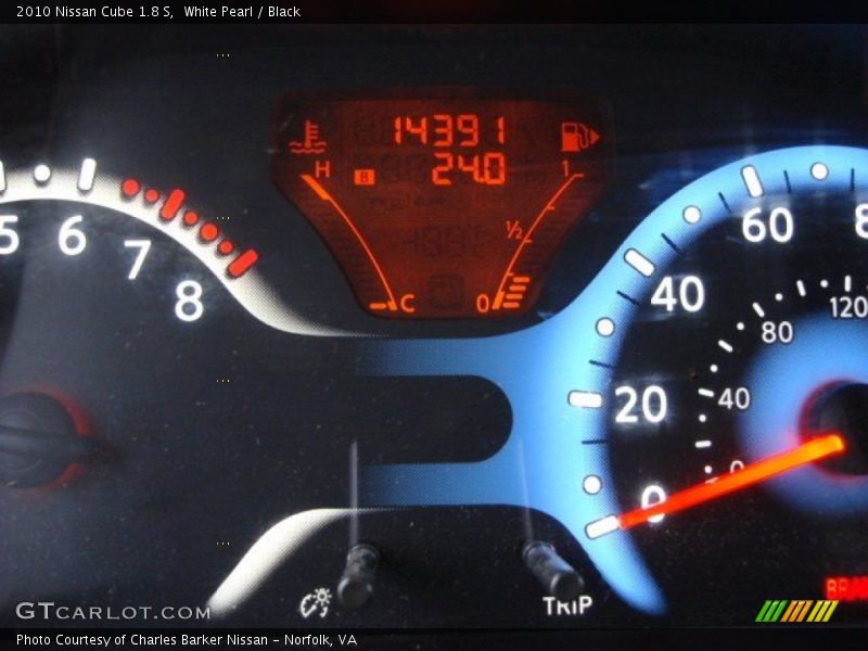 White Pearl / Black 2010 Nissan Cube 1.8 S