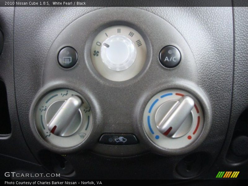 White Pearl / Black 2010 Nissan Cube 1.8 S
