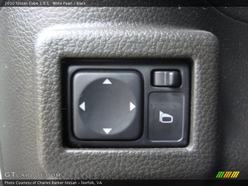 White Pearl / Black 2010 Nissan Cube 1.8 S