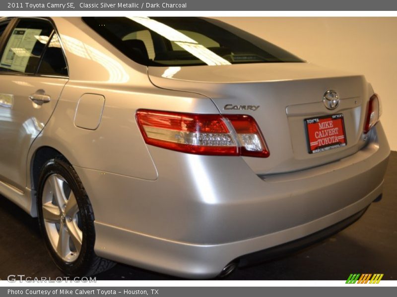 Classic Silver Metallic / Dark Charcoal 2011 Toyota Camry SE