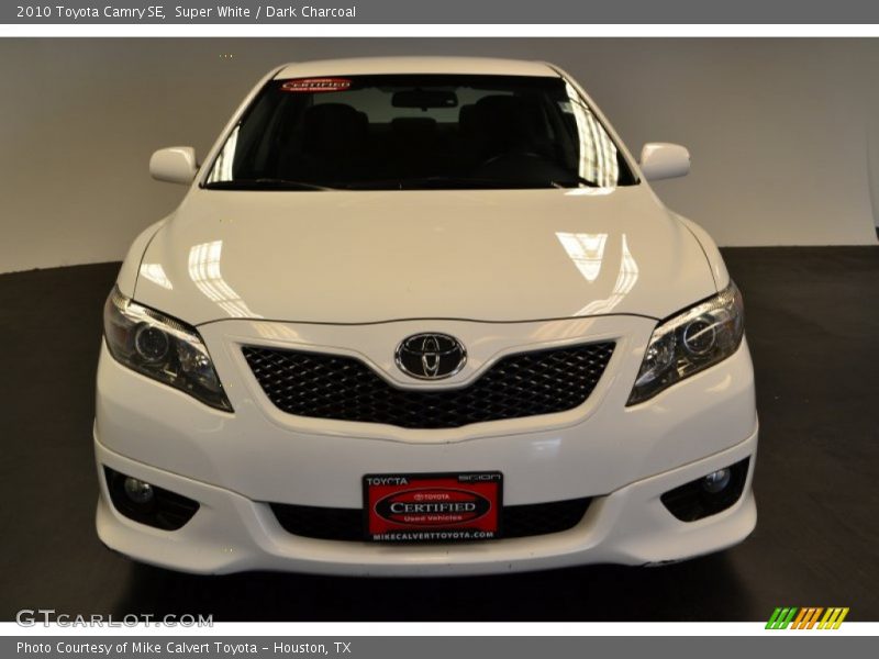 Super White / Dark Charcoal 2010 Toyota Camry SE