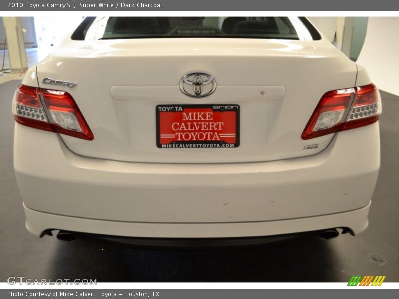 Super White / Dark Charcoal 2010 Toyota Camry SE
