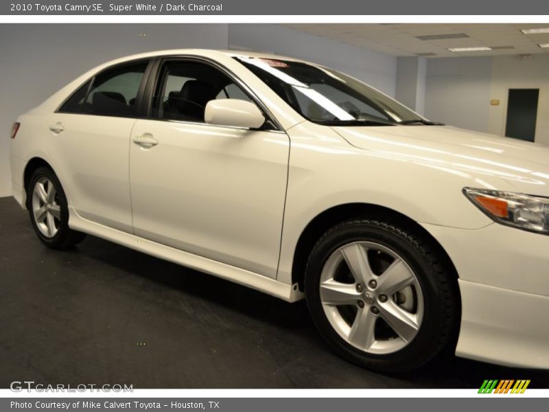 Super White / Dark Charcoal 2010 Toyota Camry SE