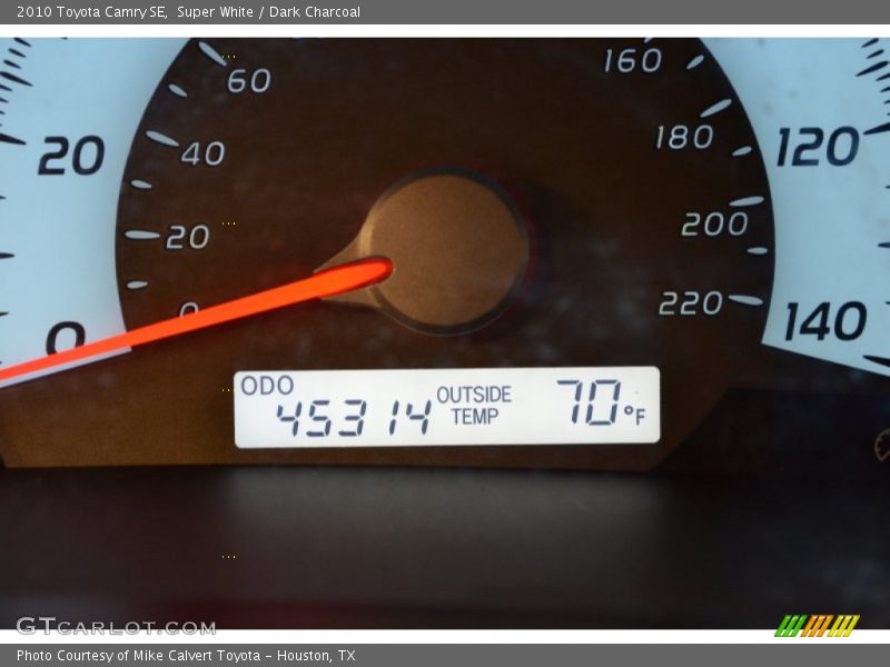 Super White / Dark Charcoal 2010 Toyota Camry SE