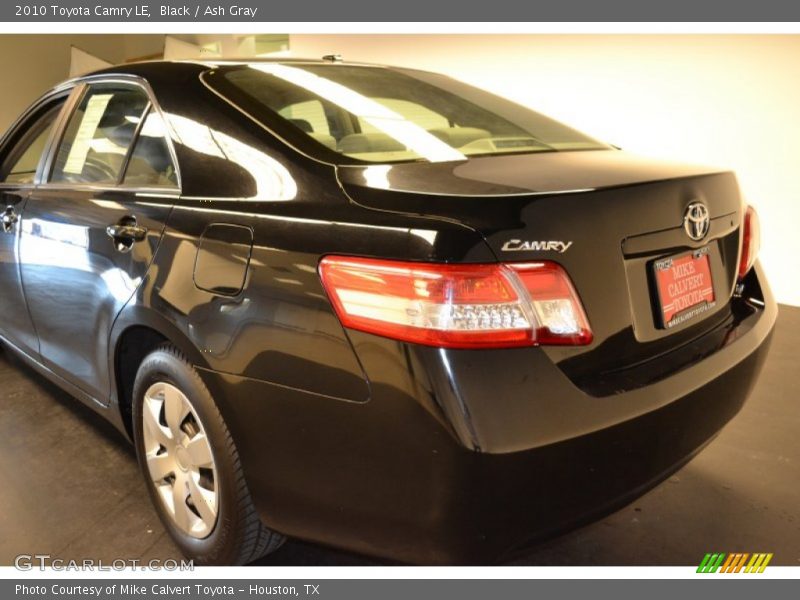 Black / Ash Gray 2010 Toyota Camry LE