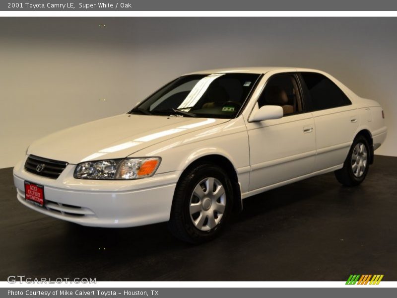 Super White / Oak 2001 Toyota Camry LE