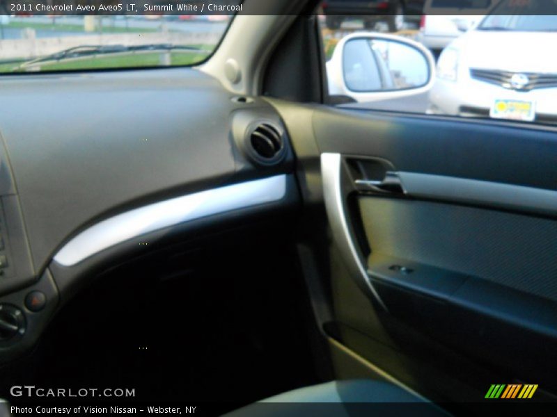 Summit White / Charcoal 2011 Chevrolet Aveo Aveo5 LT