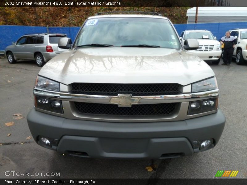 Light Pewter Metallic / Graphite 2002 Chevrolet Avalanche 4WD