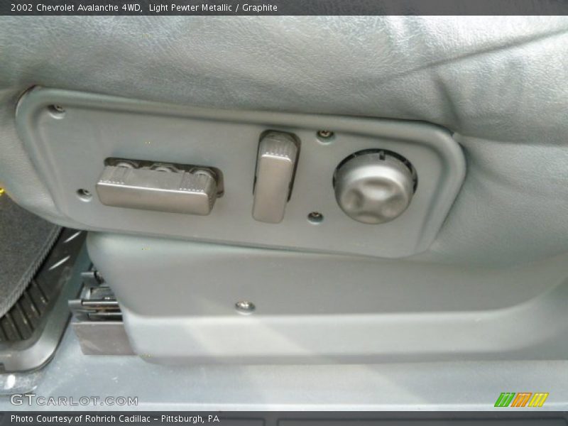 Light Pewter Metallic / Graphite 2002 Chevrolet Avalanche 4WD