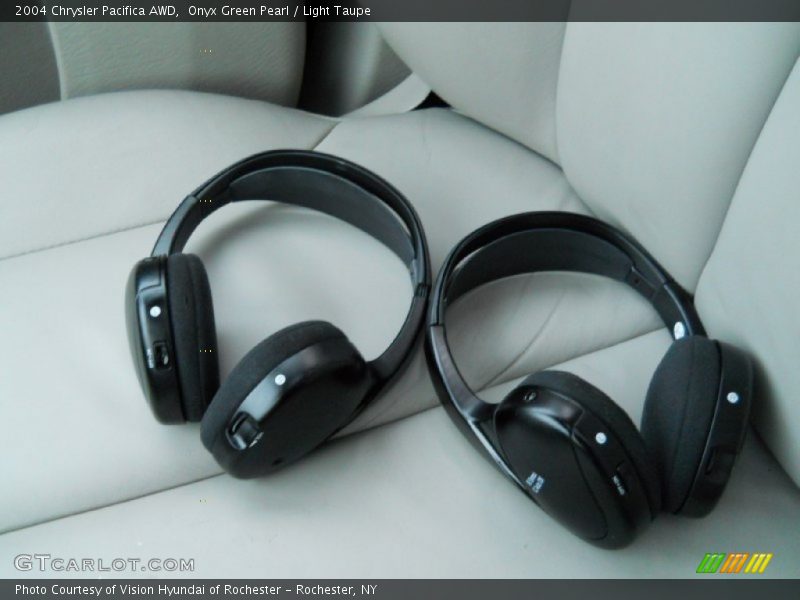 Onyx Green Pearl / Light Taupe 2004 Chrysler Pacifica AWD