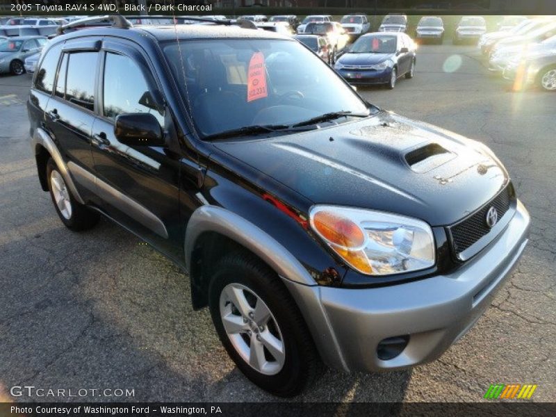 Front 3/4 View of 2005 RAV4 S 4WD