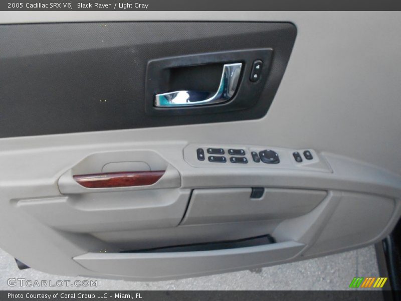 Black Raven / Light Gray 2005 Cadillac SRX V6