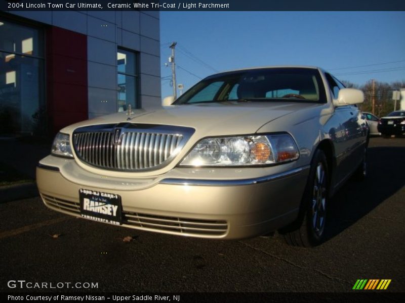 Ceramic White Tri-Coat / Light Parchment 2004 Lincoln Town Car Ultimate