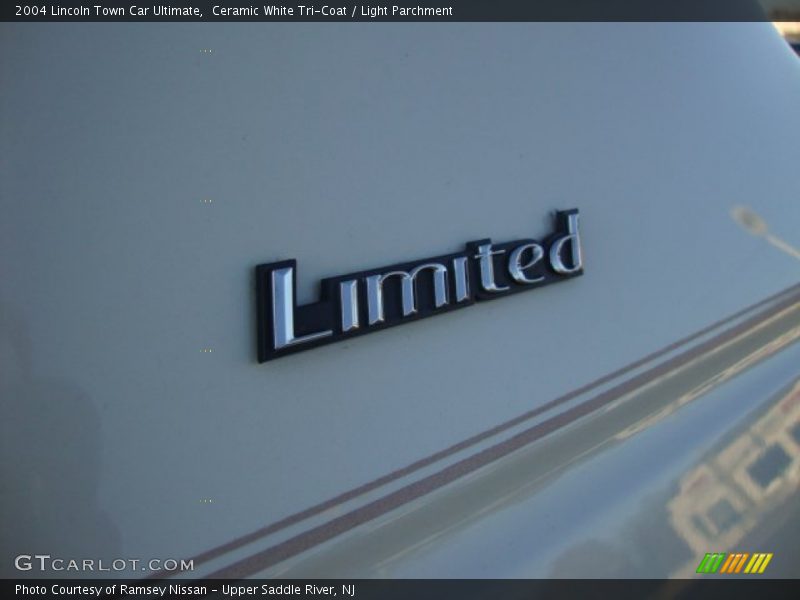 Ceramic White Tri-Coat / Light Parchment 2004 Lincoln Town Car Ultimate