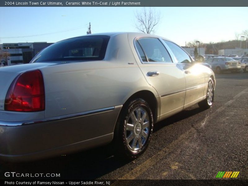 Ceramic White Tri-Coat / Light Parchment 2004 Lincoln Town Car Ultimate