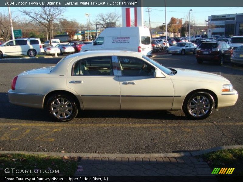 Ceramic White Tri-Coat / Light Parchment 2004 Lincoln Town Car Ultimate