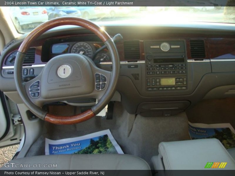 Ceramic White Tri-Coat / Light Parchment 2004 Lincoln Town Car Ultimate