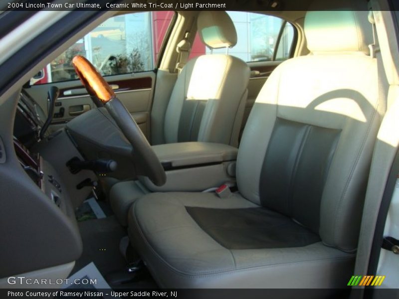 Ceramic White Tri-Coat / Light Parchment 2004 Lincoln Town Car Ultimate