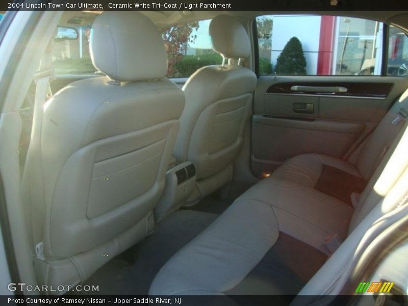 Ceramic White Tri-Coat / Light Parchment 2004 Lincoln Town Car Ultimate