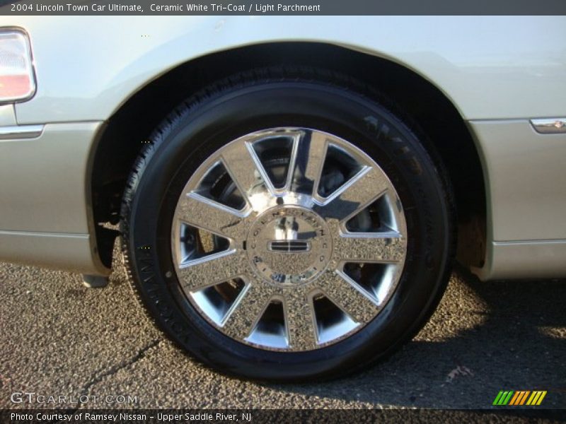 Ceramic White Tri-Coat / Light Parchment 2004 Lincoln Town Car Ultimate