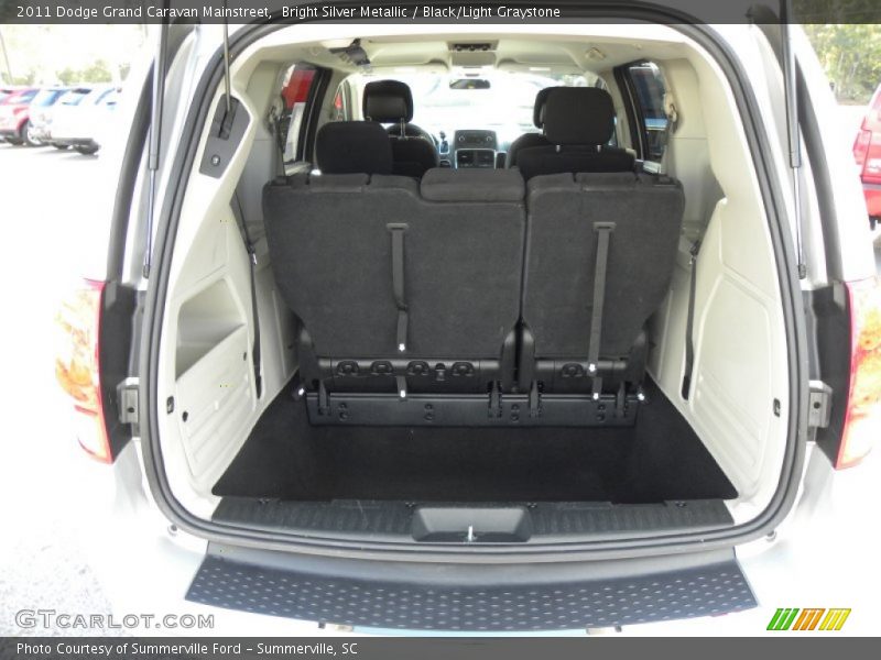 Bright Silver Metallic / Black/Light Graystone 2011 Dodge Grand Caravan Mainstreet