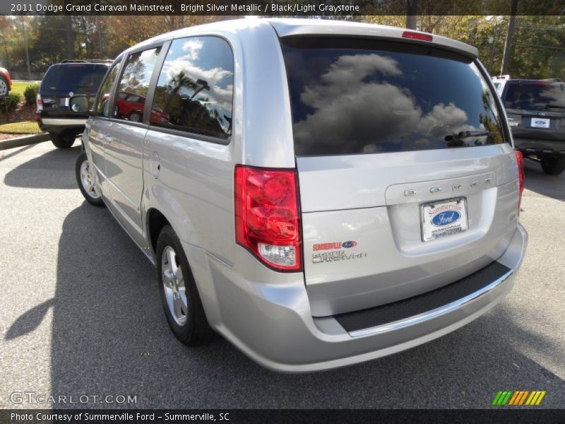 Bright Silver Metallic / Black/Light Graystone 2011 Dodge Grand Caravan Mainstreet