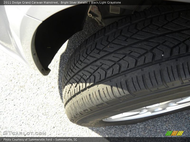Bright Silver Metallic / Black/Light Graystone 2011 Dodge Grand Caravan Mainstreet
