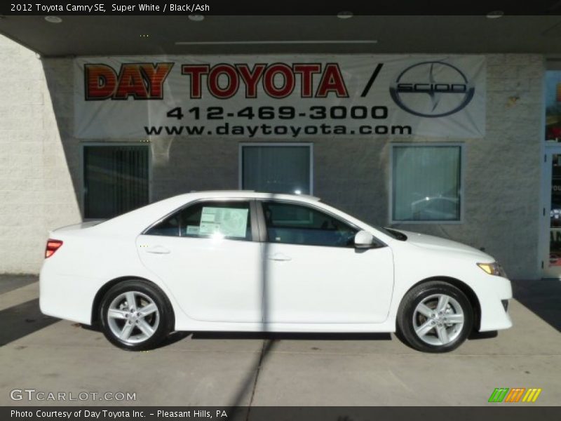 Super White / Black/Ash 2012 Toyota Camry SE