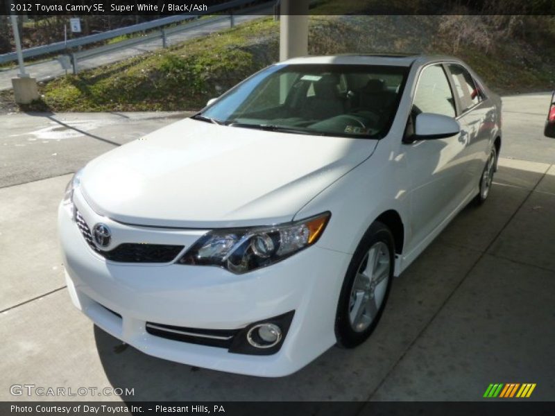 Super White / Black/Ash 2012 Toyota Camry SE