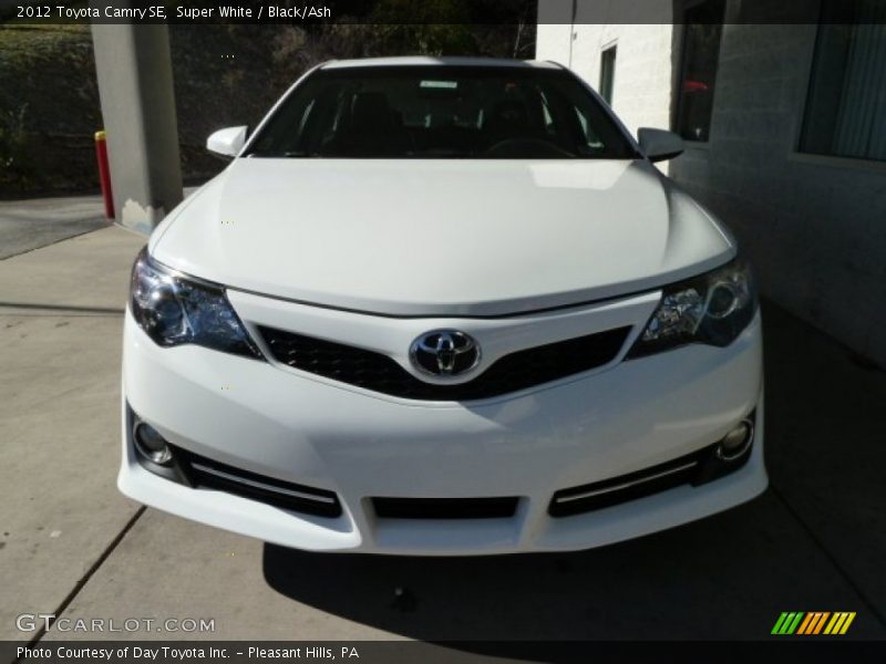 Super White / Black/Ash 2012 Toyota Camry SE