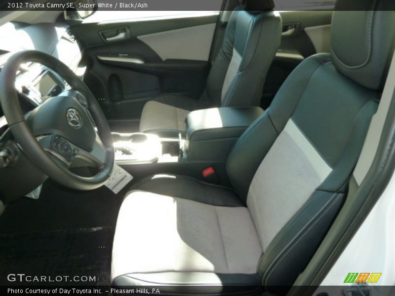 Super White / Black/Ash 2012 Toyota Camry SE