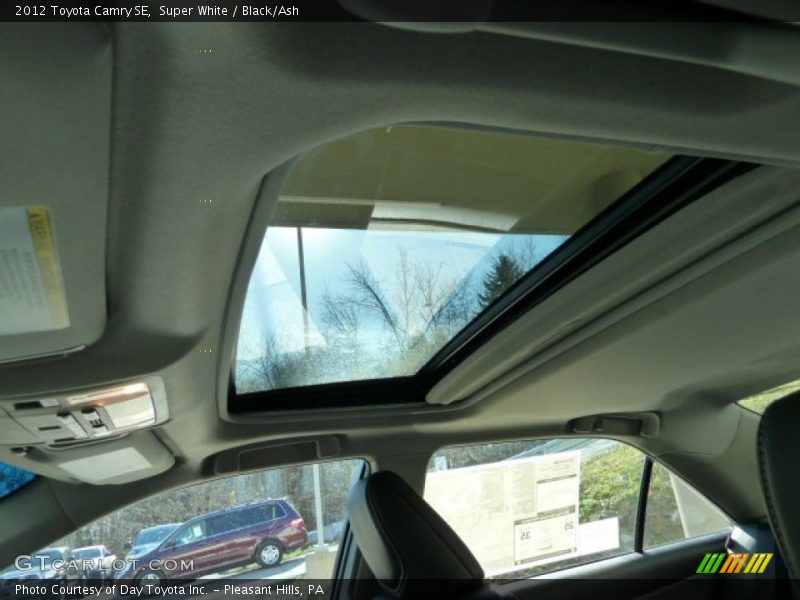 Super White / Black/Ash 2012 Toyota Camry SE