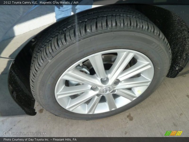 Magnetic Gray Metallic / Ash 2012 Toyota Camry XLE