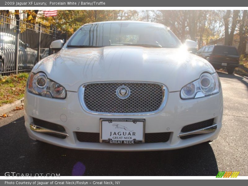 Porcelain White / Barley/Truffle 2009 Jaguar XF Luxury