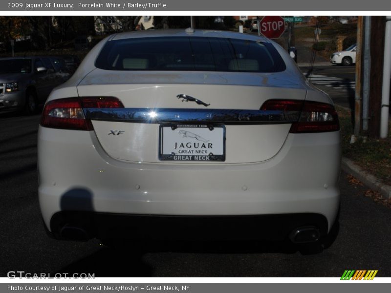 Porcelain White / Barley/Truffle 2009 Jaguar XF Luxury