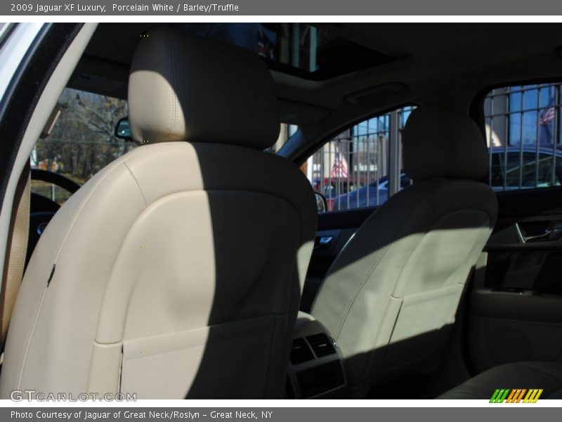 Porcelain White / Barley/Truffle 2009 Jaguar XF Luxury
