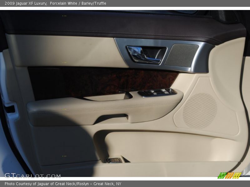 Porcelain White / Barley/Truffle 2009 Jaguar XF Luxury