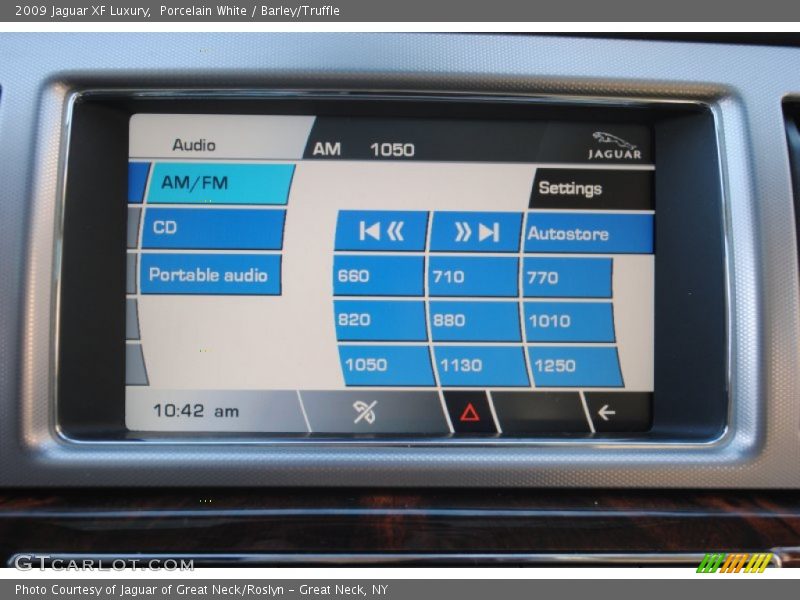 Porcelain White / Barley/Truffle 2009 Jaguar XF Luxury