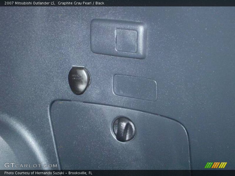 Graphite Gray Pearl / Black 2007 Mitsubishi Outlander LS