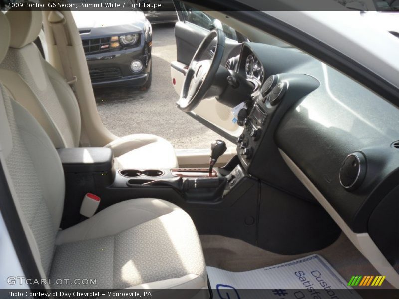 Summit White / Light Taupe 2009 Pontiac G6 Sedan
